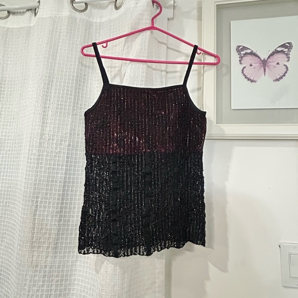 💗Chic Black and Red Lace Camisole with Adjustable Straps - Picture 1 of 3